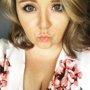 Meet your Posher, Liz